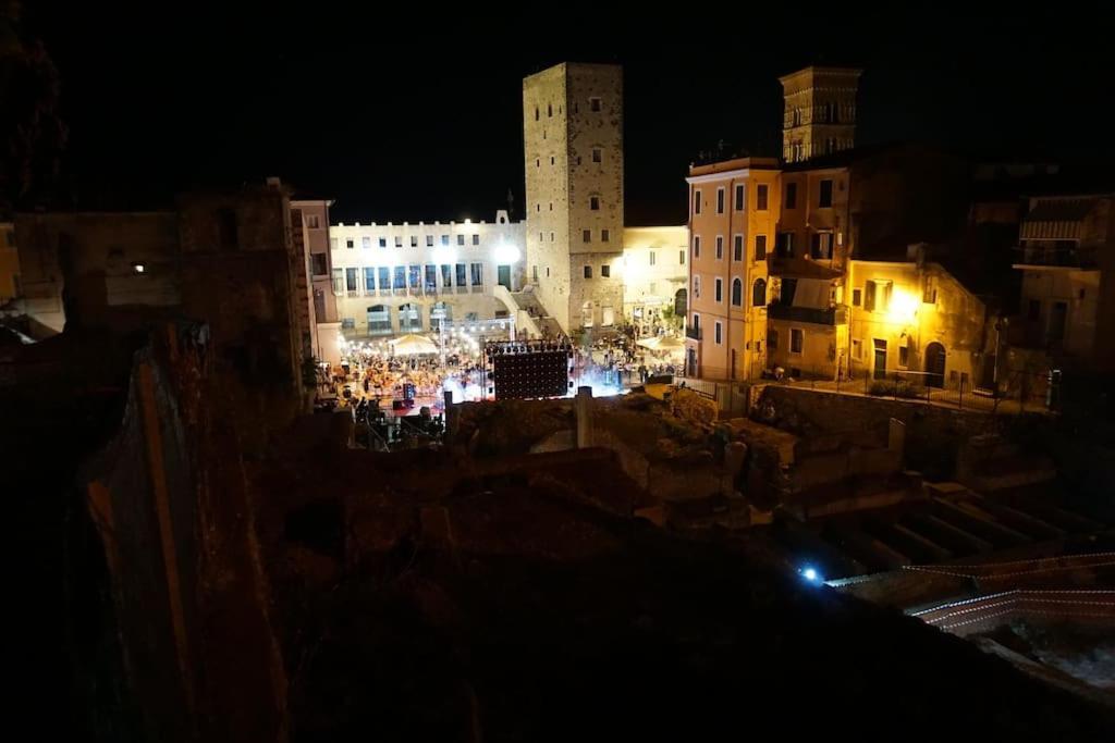 Casa Al Teatro Apartment Terracina Bagian luar foto