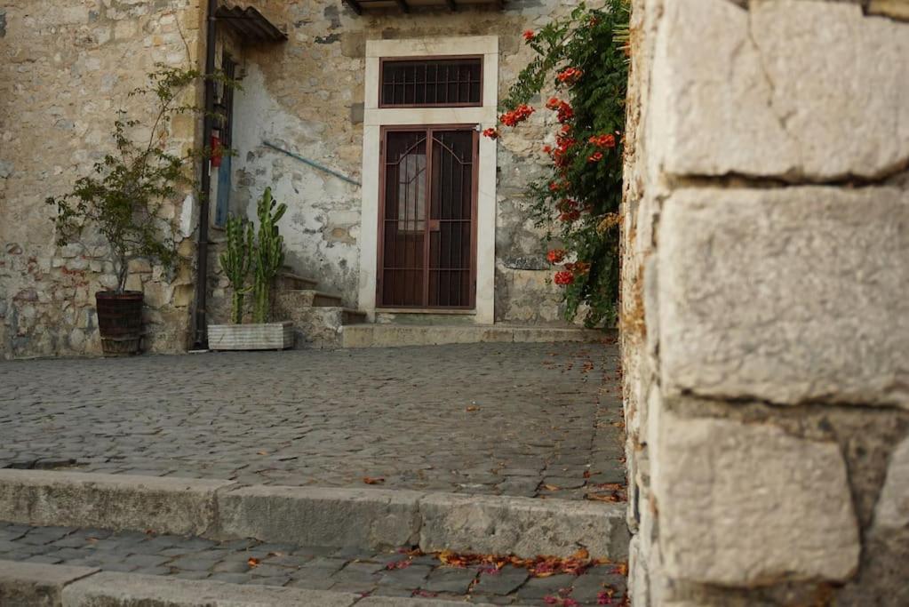 Casa Al Teatro Apartment Terracina Bagian luar foto